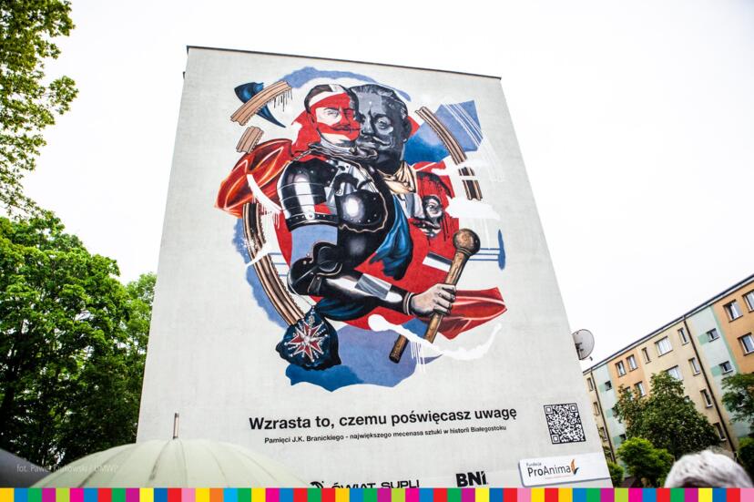 Mural na ścianie bloku
