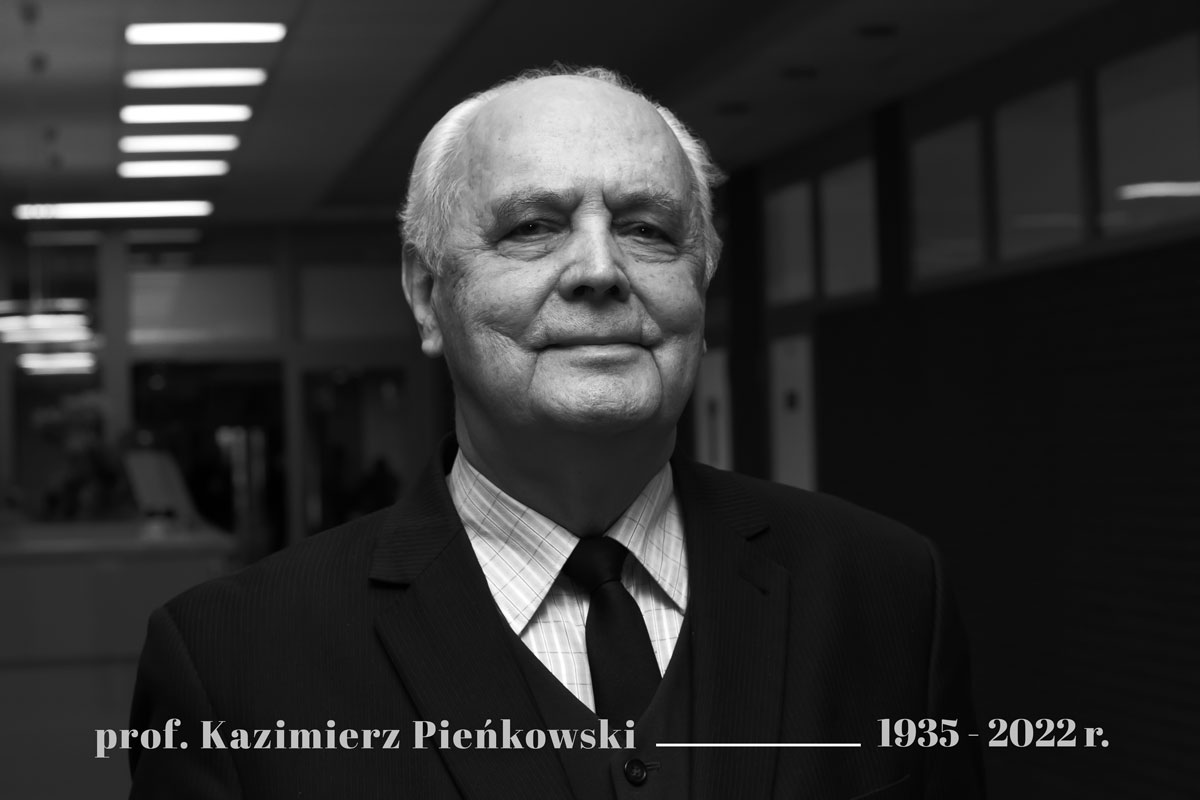 Czarno-białe zdjęcie starszego mężczyzny