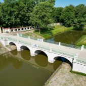 Widok z góry na odnowiony mostek
