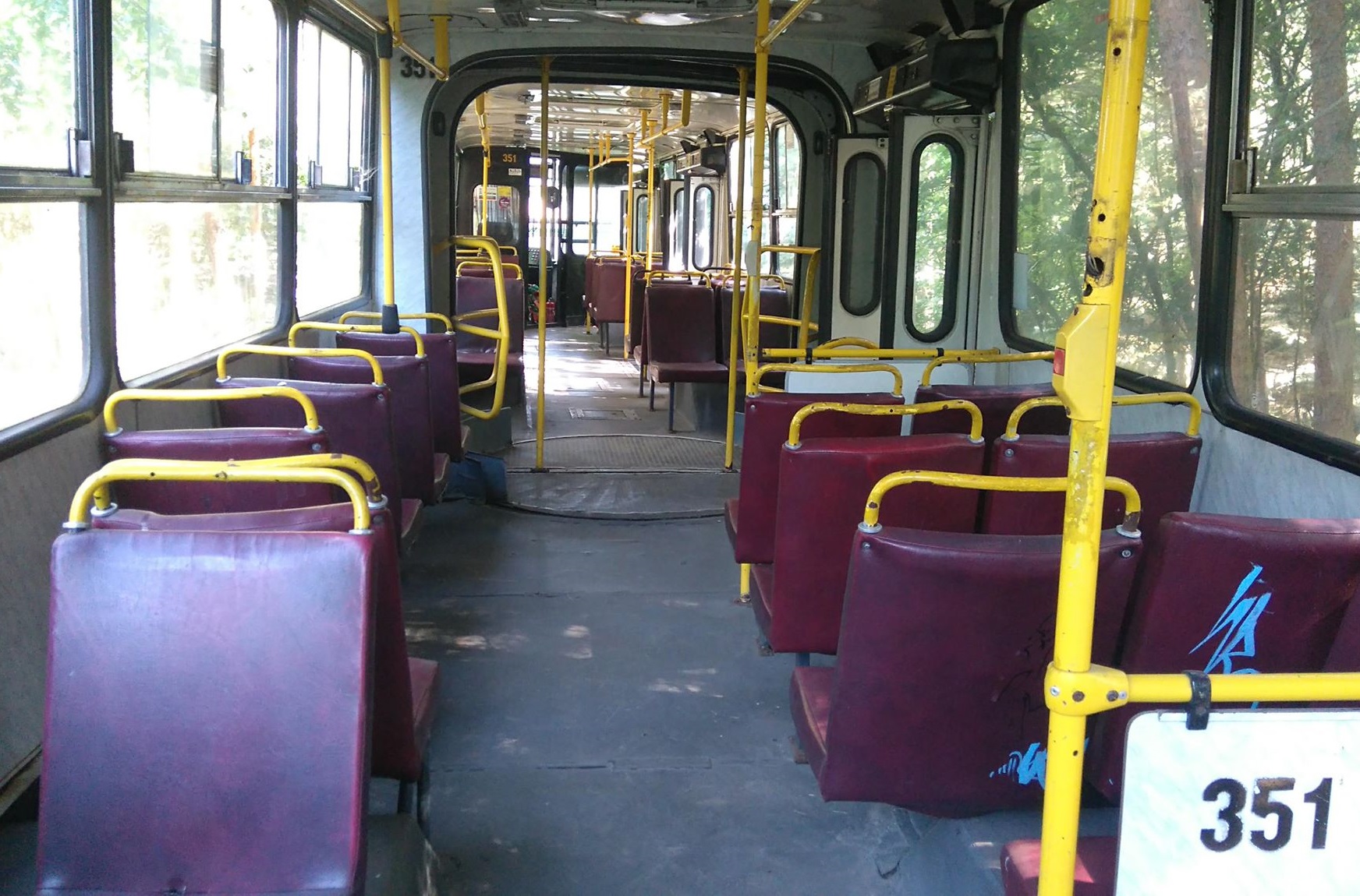 Wnętrze starego autobusu