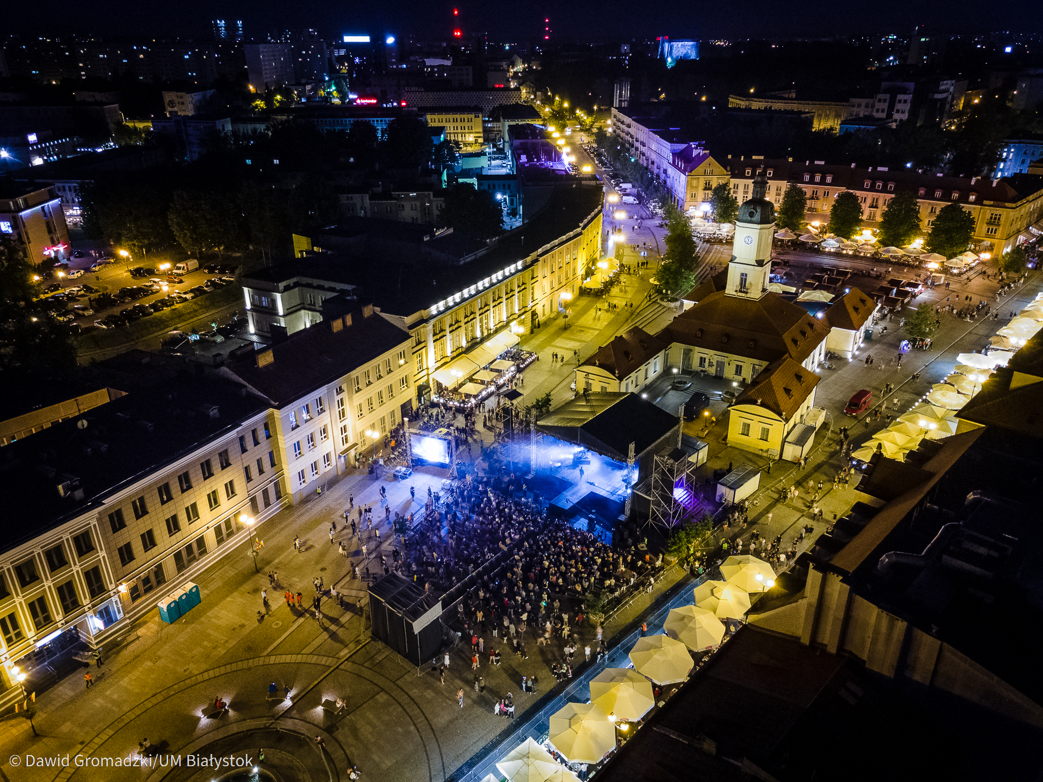 Rynek Kościuszki widziany z lotu ptaka podczas trwającego koncertu