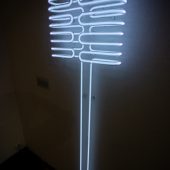 Elementy wystawy Dom - lampa