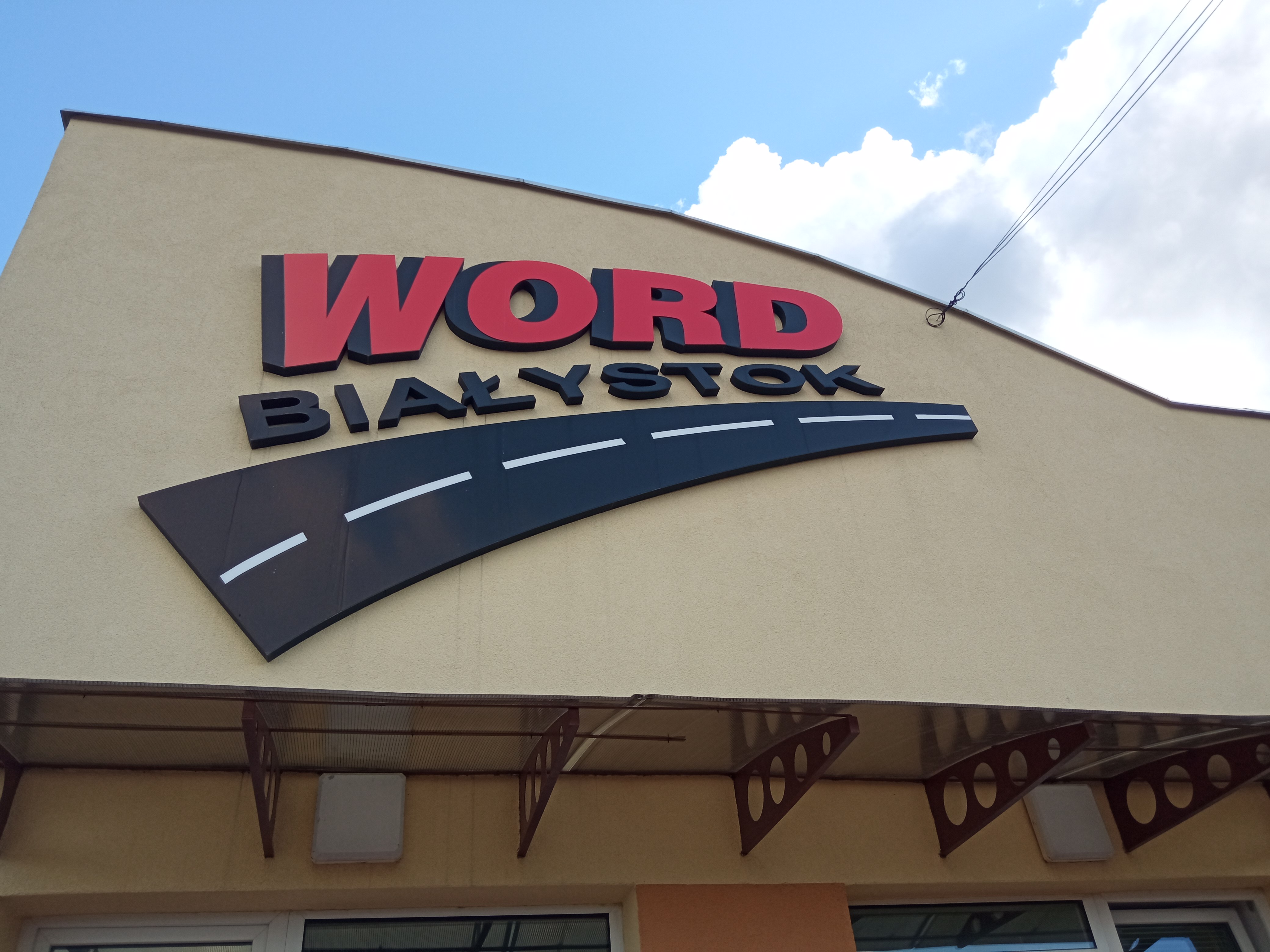 Npis WORD na budynku