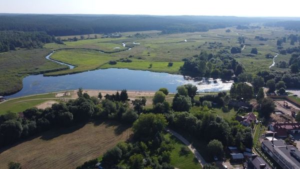 widok z lotu ptaka na rzekę
