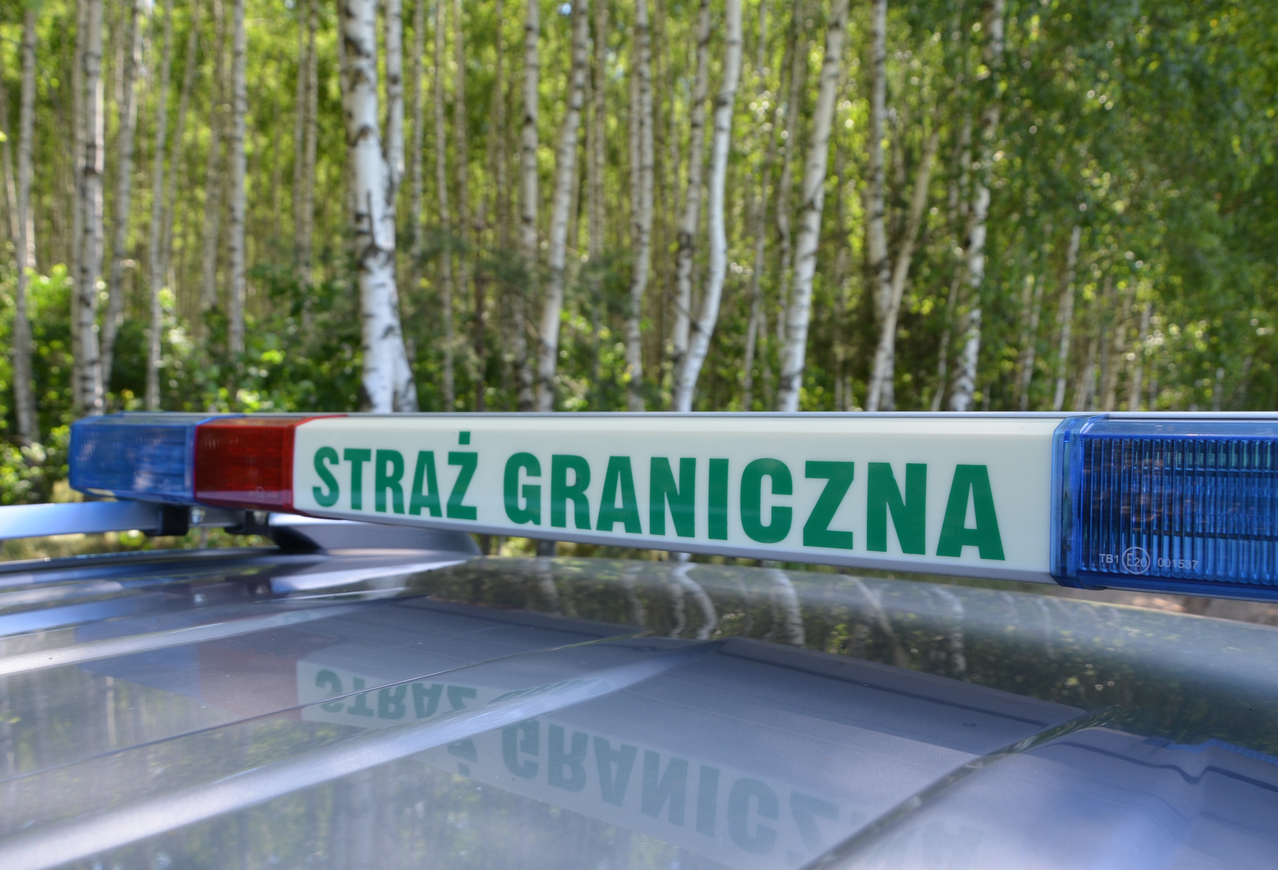 Fragment samochodu służbowego straży granicznej