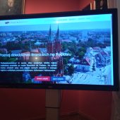Na telebimie wyświetlana nowa strona internetowa