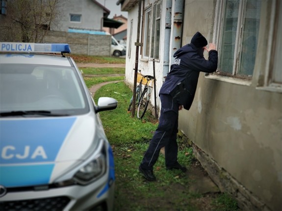 Policjanci z pomocą potrzebującym i bezdomnym
