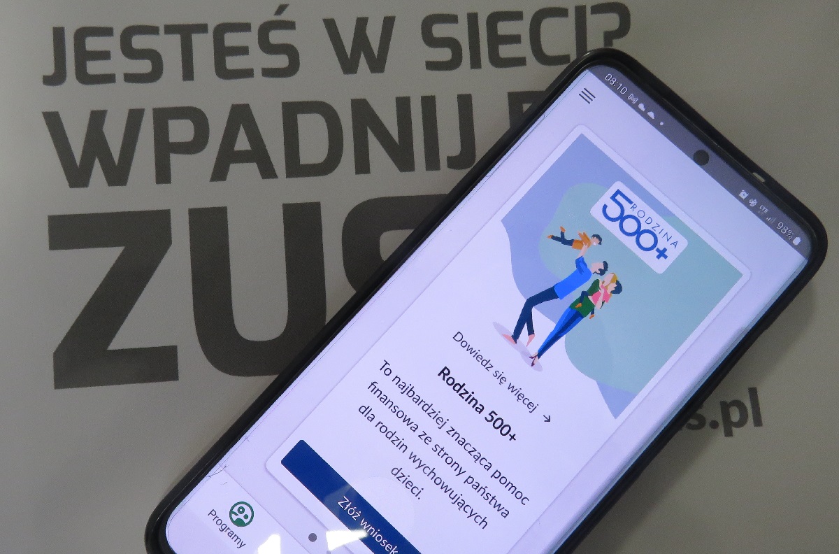 ZUS uruchomił aplikację mobilną do składania wniosków o 500 plus