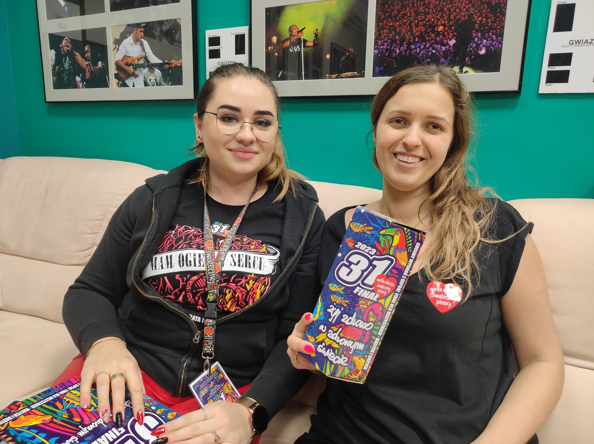 Natalia Stieszenko i Magda Łapińska ze sztabu WOŚP
