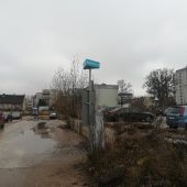 Wjazd na niestrzeżony parking