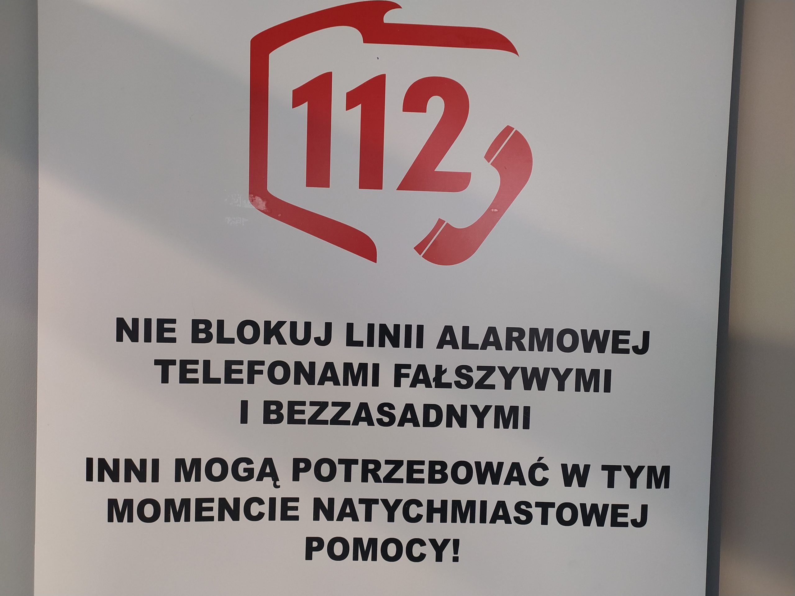 Baner z logiem numeru 112
