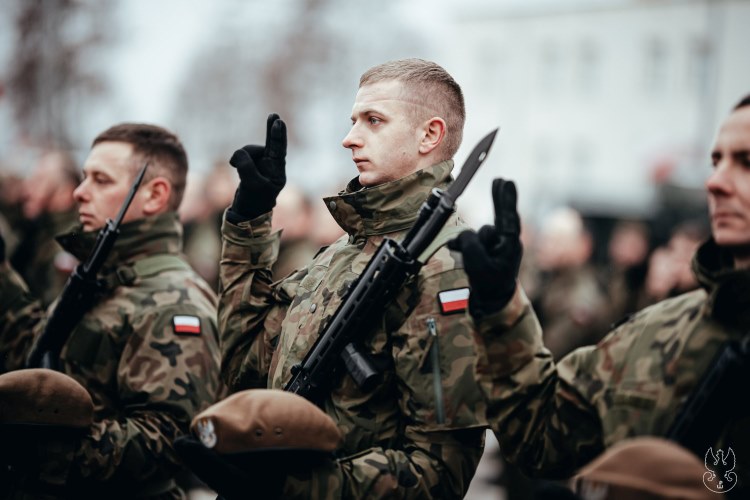 Żołnierze podczas ślubowania
