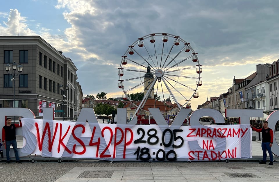 Transparent na napisem wydarzenia.