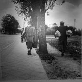 Fotografia ukazuje ludzie. Zdjęcie czarno-białe.