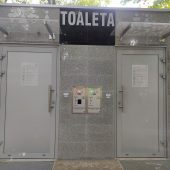Toaleta w parku