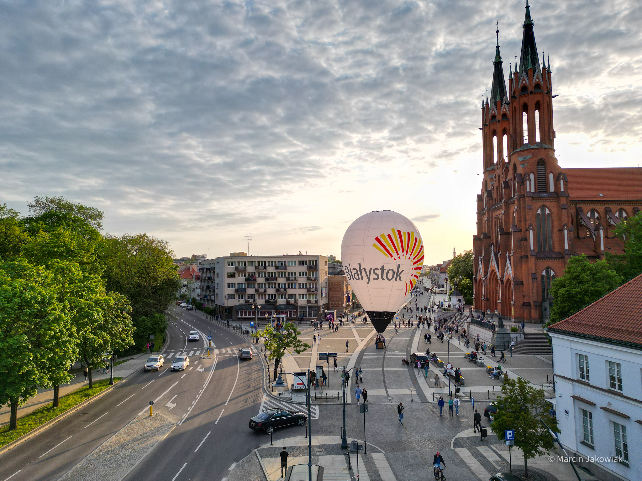 Widok na kościół farny i rynek kościuszki
