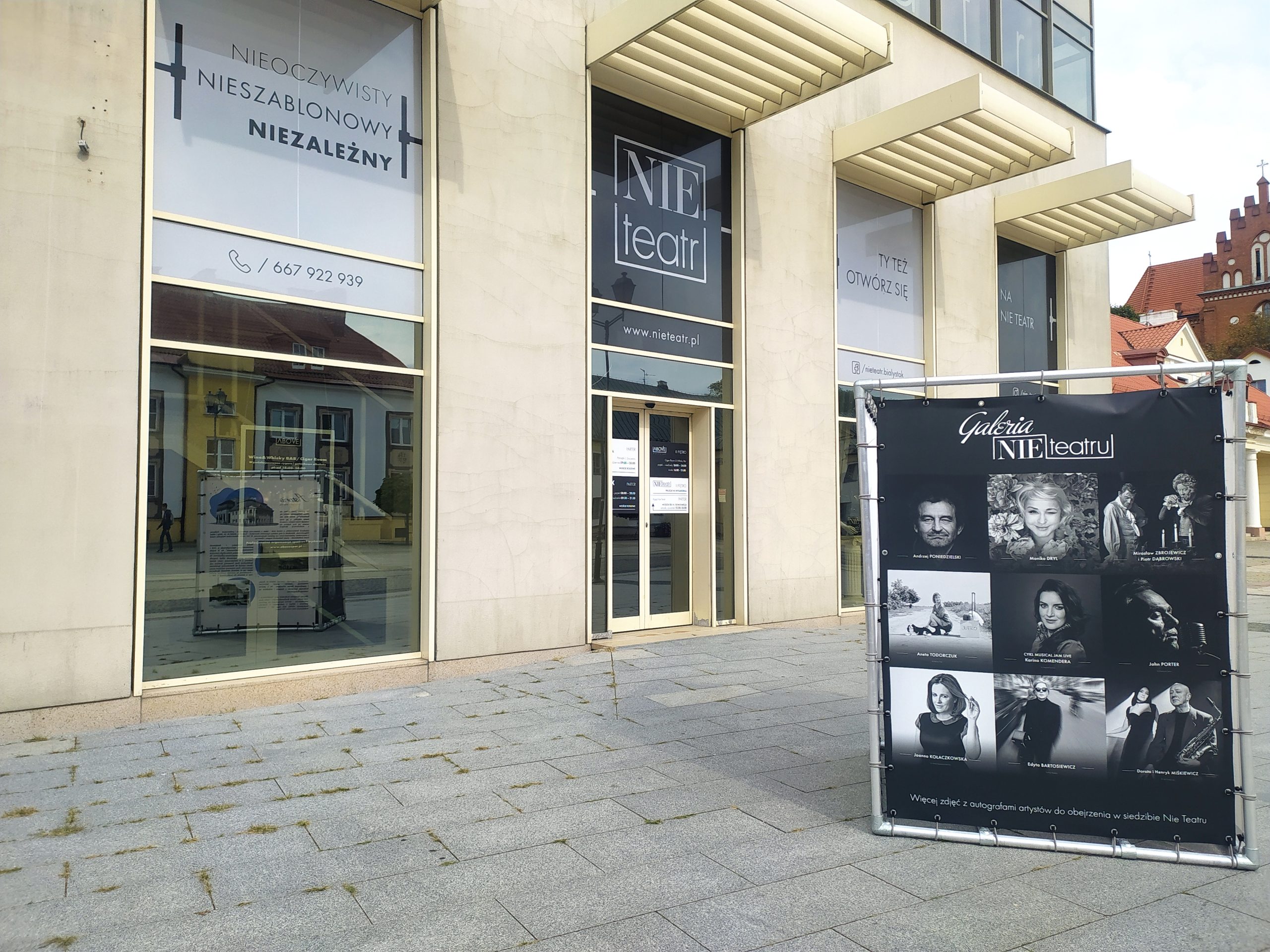 Wejście do teatru