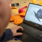 Ekran komputera z projektem,