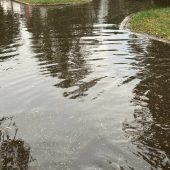 Woda stoi na ulicy