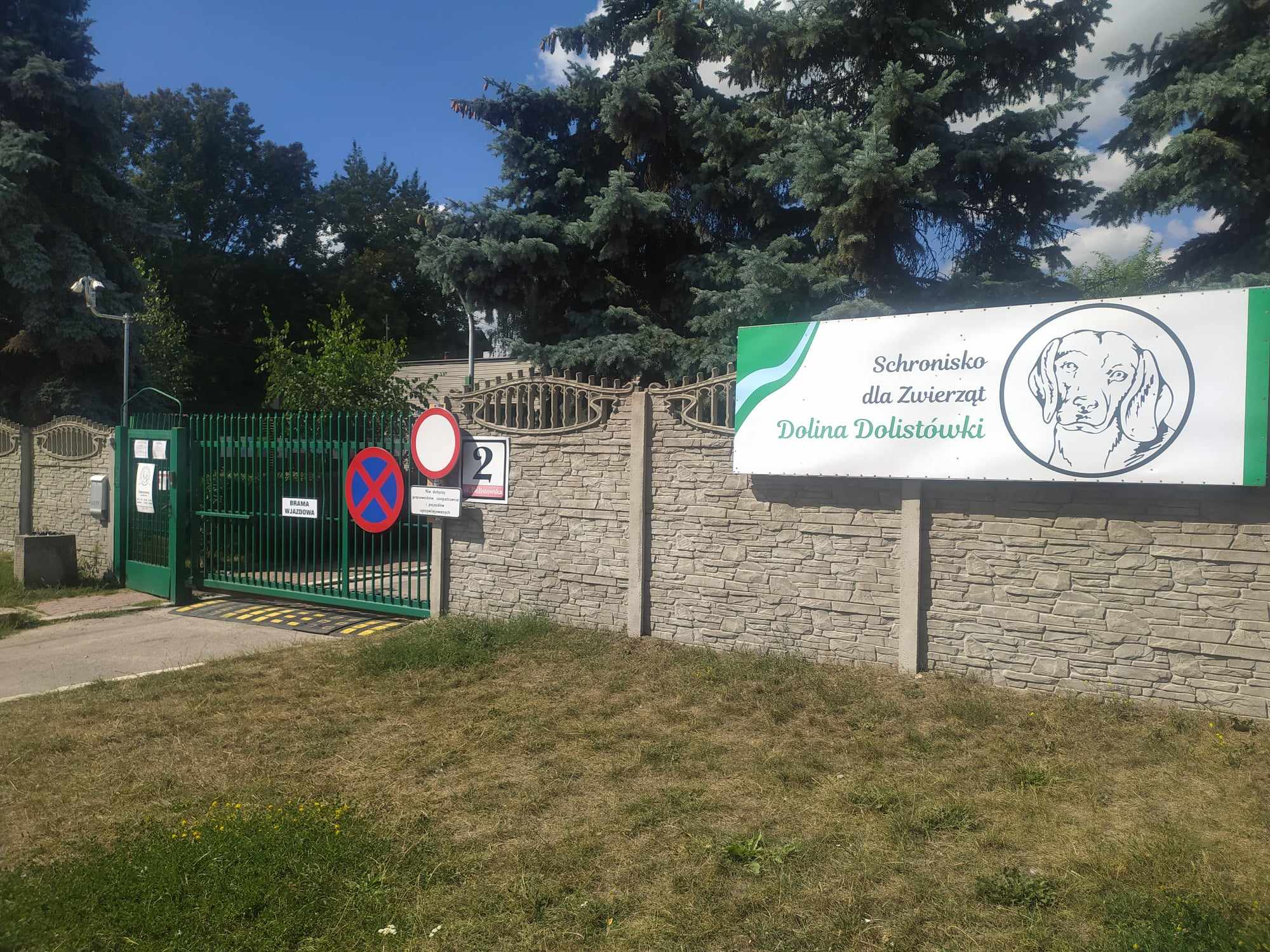 Baner obok wejścia