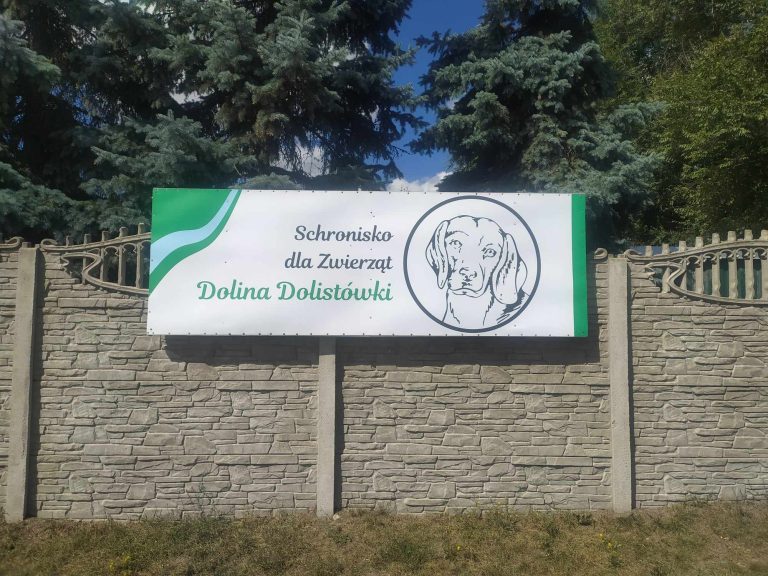 Baner obok wejścia