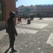 Pomnik młodego chłopaca.