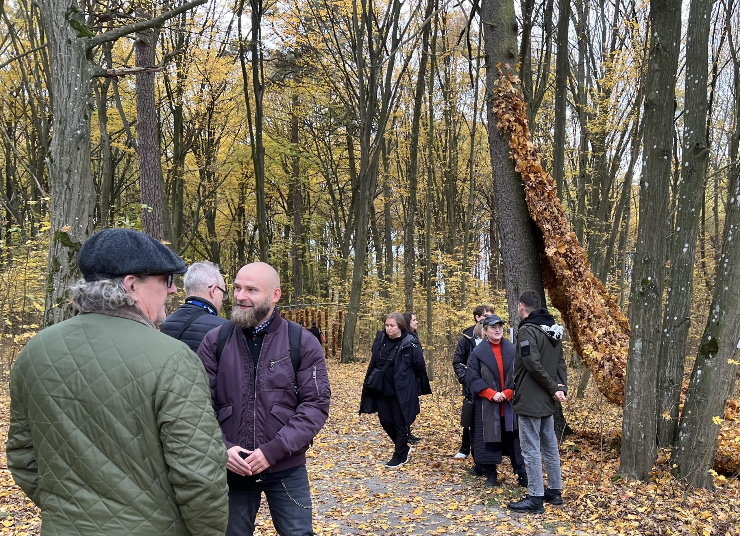 Land Art "Przejście" - wernisaż prac. Instalacje artystów przy alei Myrchów