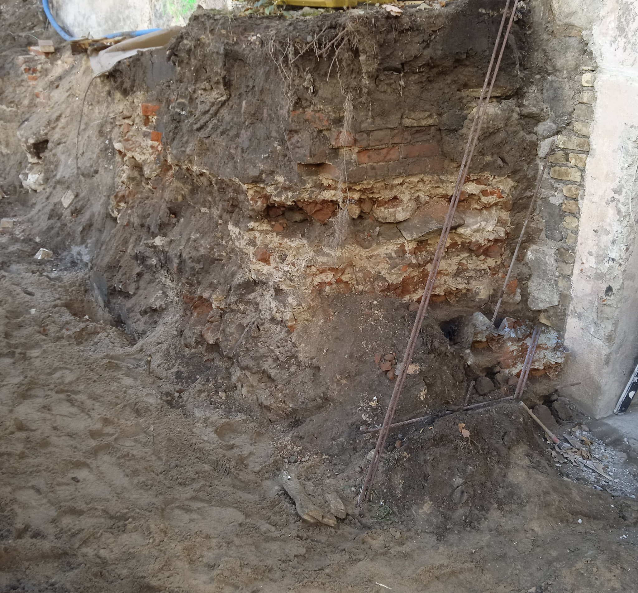 Fragment odkrycia archeologicznego przy Pałacu Branickich
