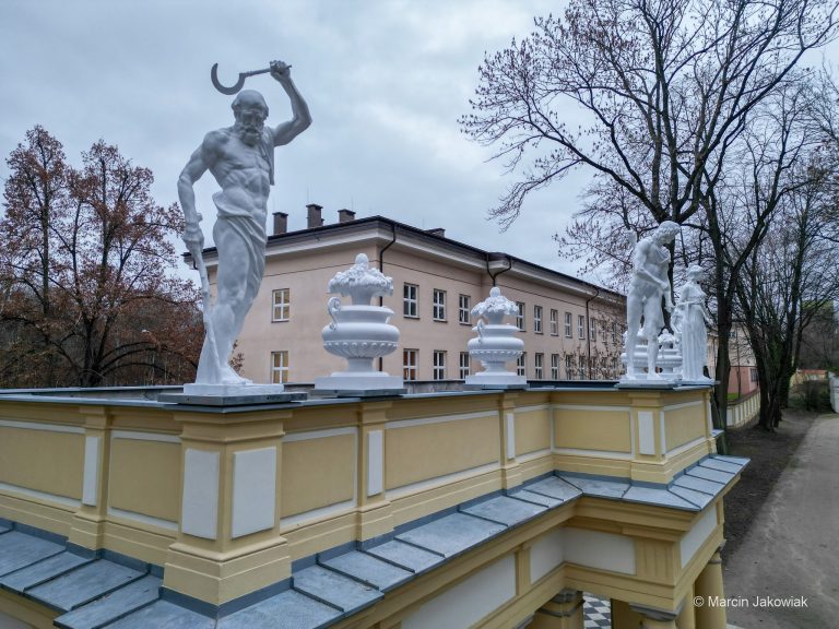 Nowe rzeźby w salonie włoskim ogrodu branickich
