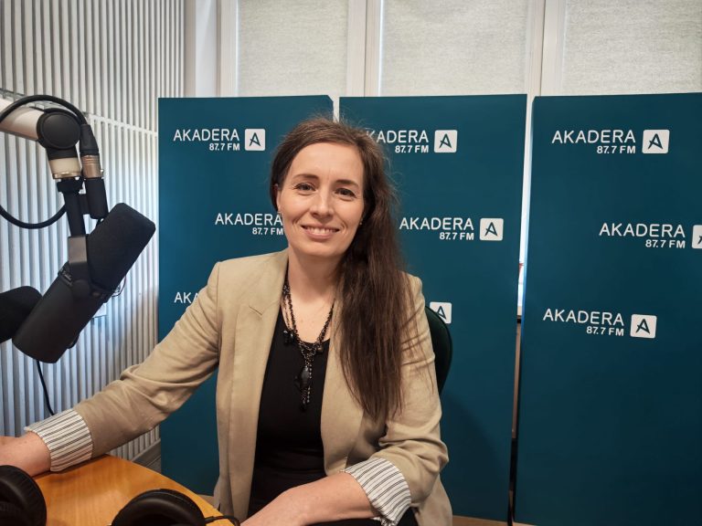 Joanna Kijak Rajca w studio Radia Akadera
