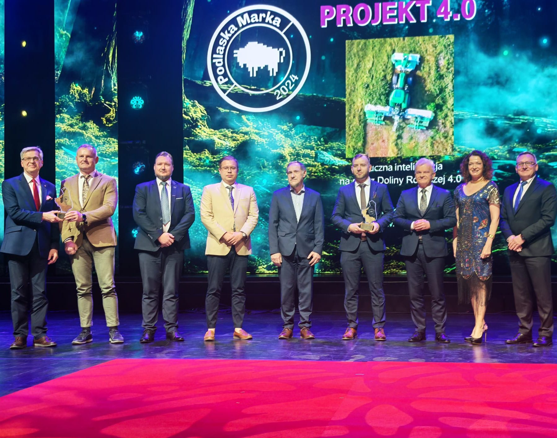 Laureaci nagrody Podlaska Marka w kategorii Projekt 4.0 na scenie Opery Podlaskiej