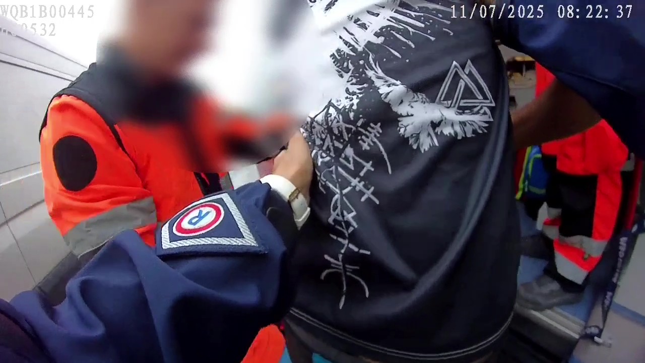 Aktualności Policjanci pomogli mężczyźnie, który spadł z rusztowania