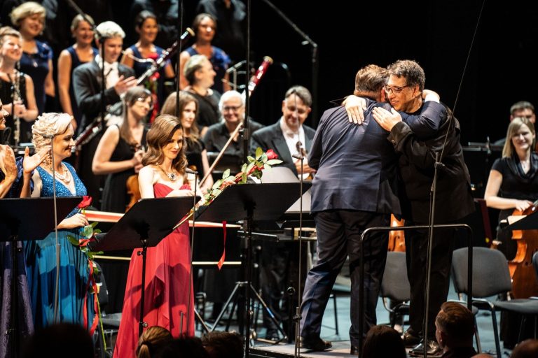 orkiestra na scenie