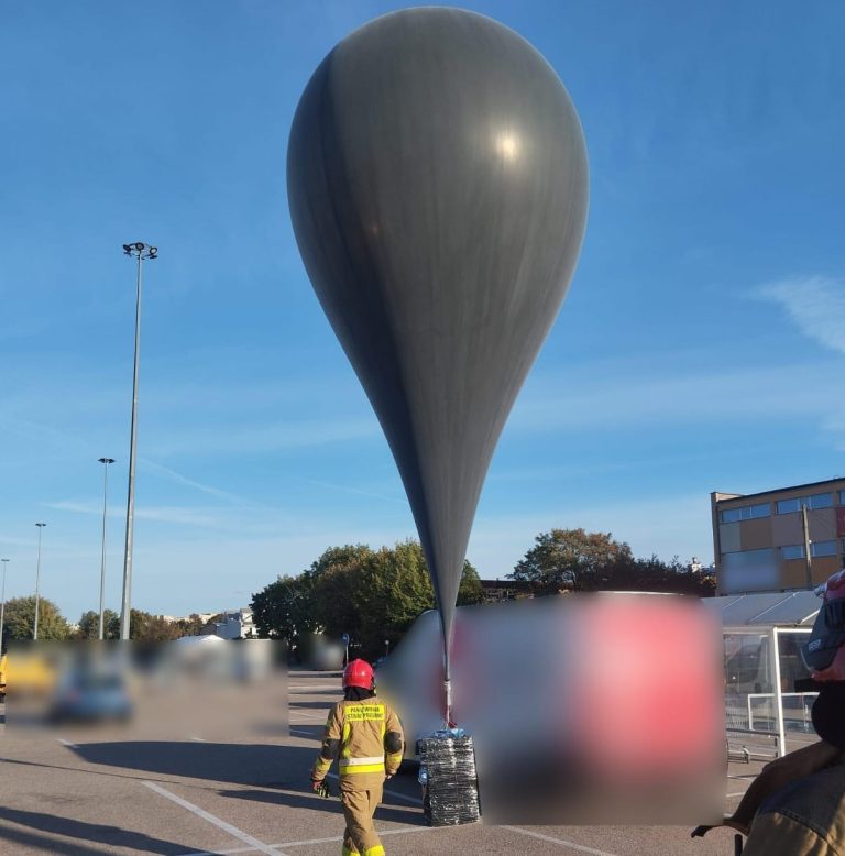 Balon meteorologiczny z papierosami