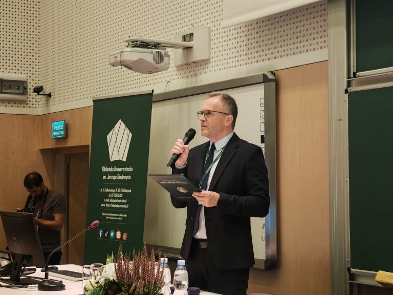 Marek Kochanowski Dyrektor Biblioteki UWB