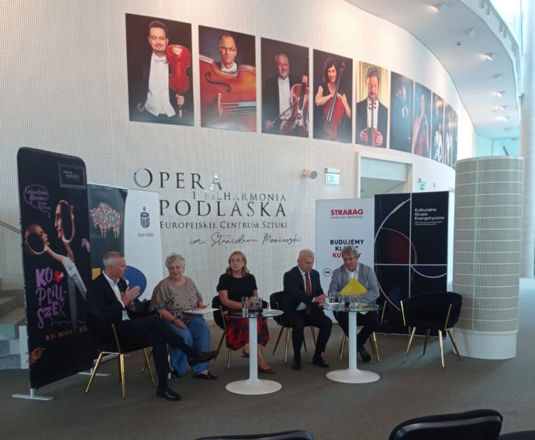 konferencja w operze