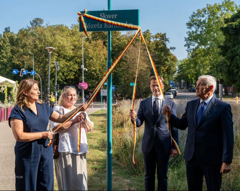 Uroczyste odsłonięcie tablicy skweru Józefa Bartoszko