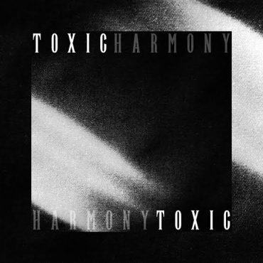 czarno-biała okładka Toxic Harmony