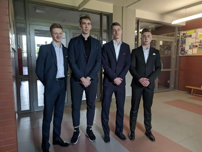 Maturzyści z ALO PB, fot. Hanna Kość