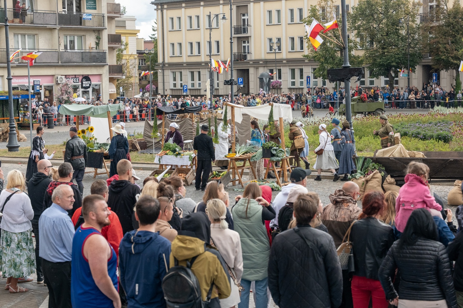 Podczas widowiska przypomniano nie tylko walki, ale też codzienne życie białostoczan w 1920 roku. Fot. Fundacja Rodziny Herników