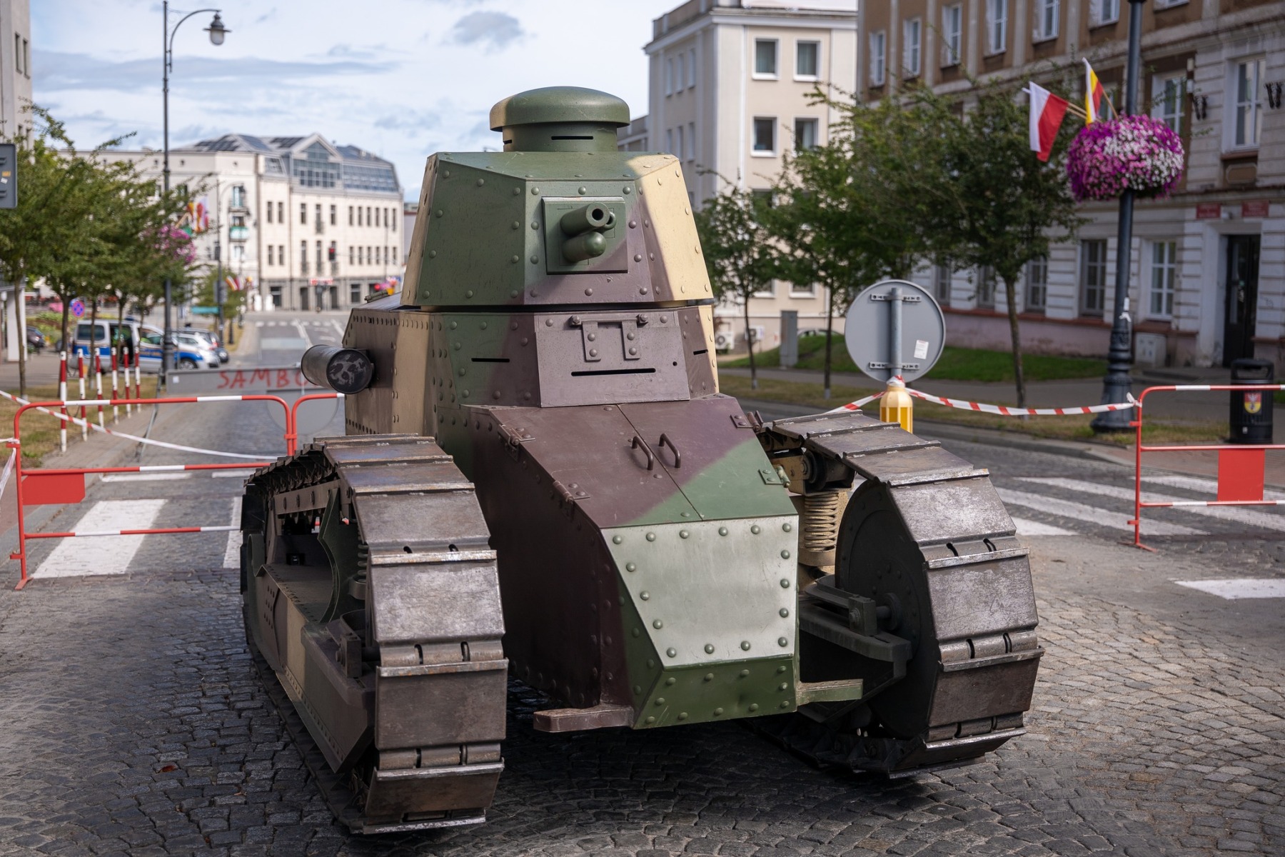 W inscenizacji można było zobaczyć m.in. czołg Renault FT-17 – symbol wojny 1920 roku. Fot. Fundacja Rodziny Herników
