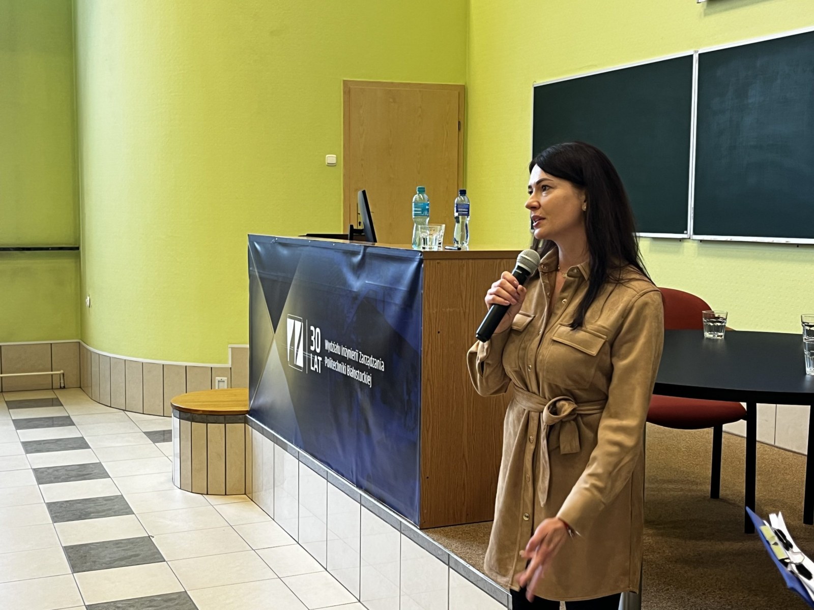 Dr Urszula Kobylińska, prodziekan ds. rozwoju i współpracy WIZ PB, podczas otwarcia wydarzenia, fot. A. Jakuć