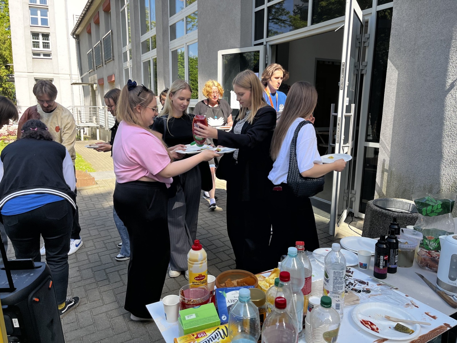 Grill rozgrzany do czerwoności – piknik na Dniu Wydziału Architektury w pełni, fot. A. Jakuć