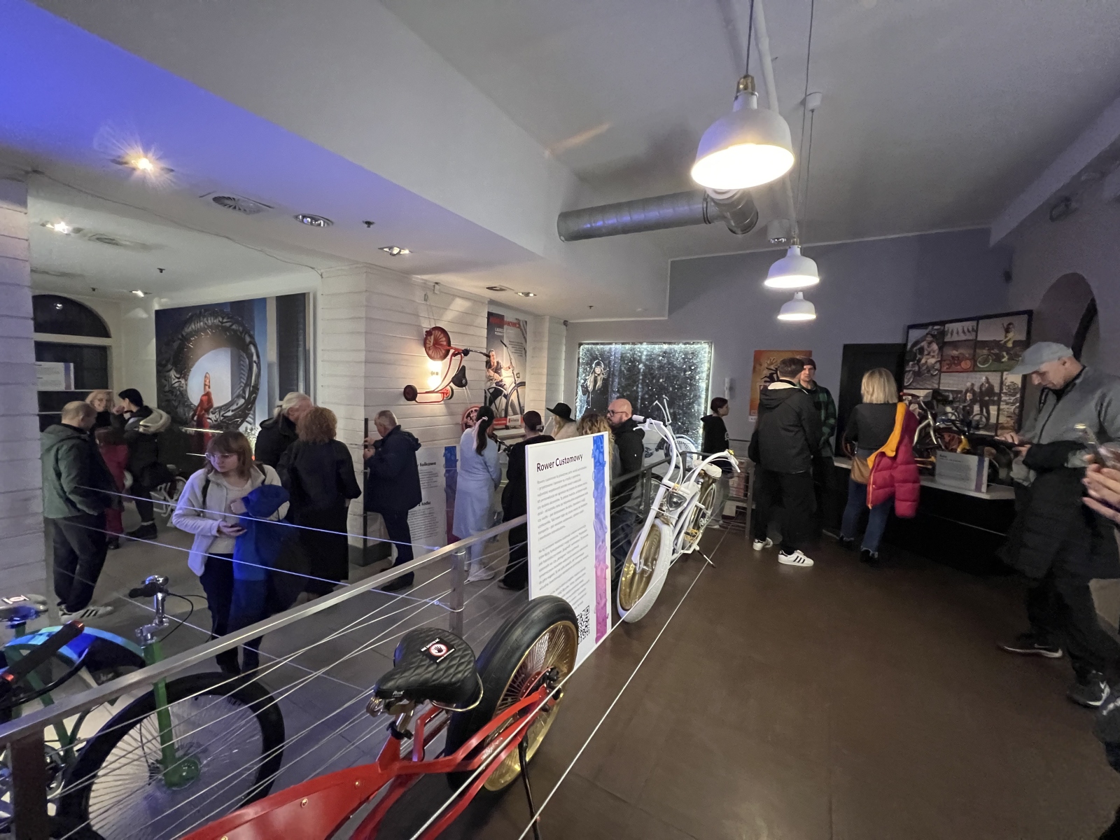 Galeria-prac-Adama-Zdanowicza.-Fot.-Ernest-Wojcik-24