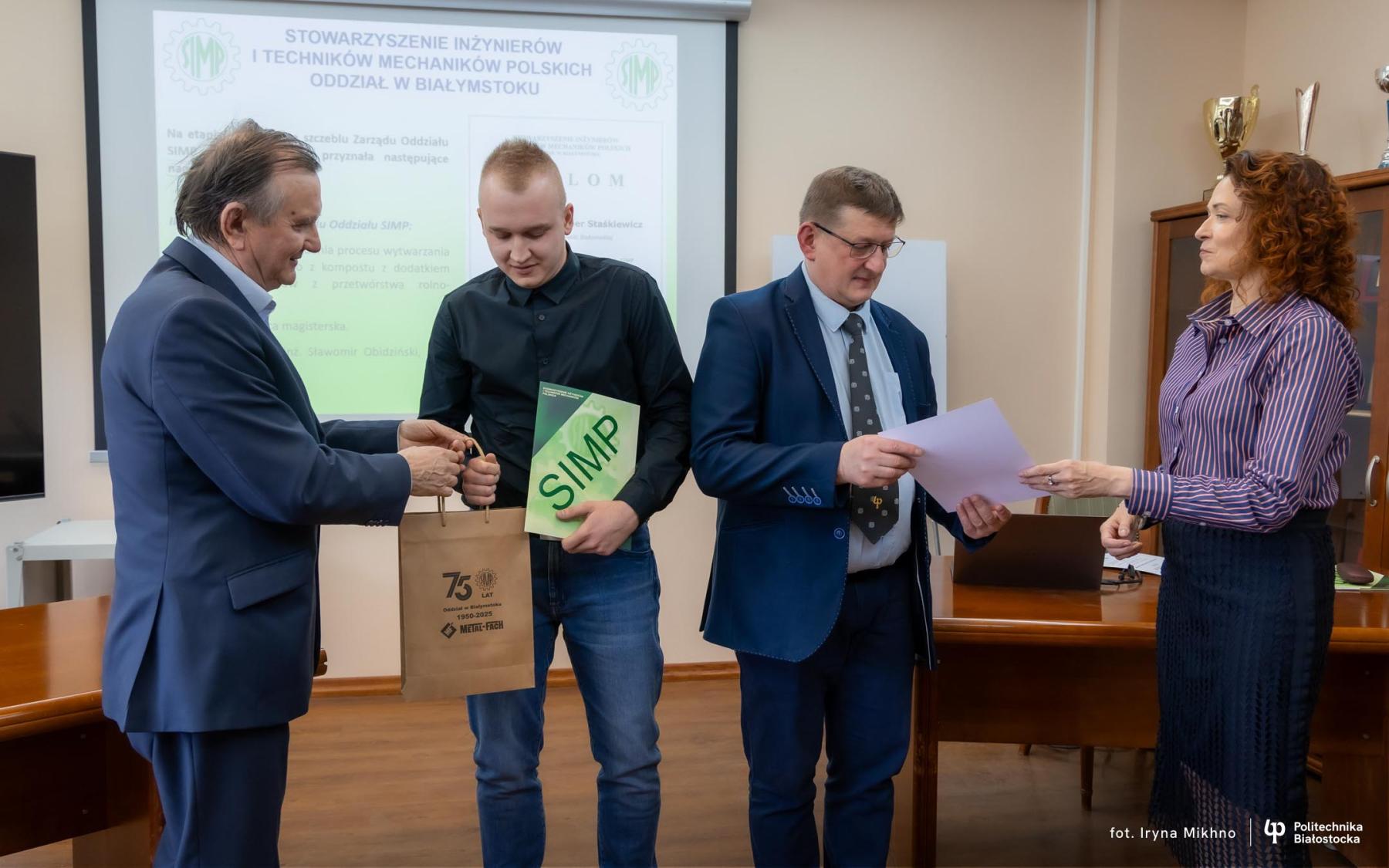 2026-03-30-Laureaci-najlepszych-prac-dyplomowych-IV edycja-konkurs-o-dyplom-nagroda-Prezesa-Podlaskiego-fot-Iryna-Mikhno-PB