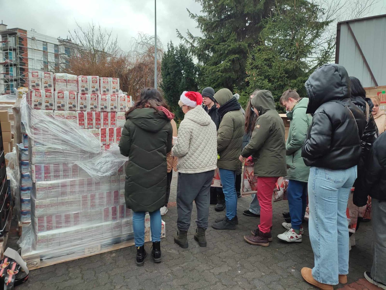 Paczki dla ubogich Stowarzyszenia Droga, fot. Hanna Kość