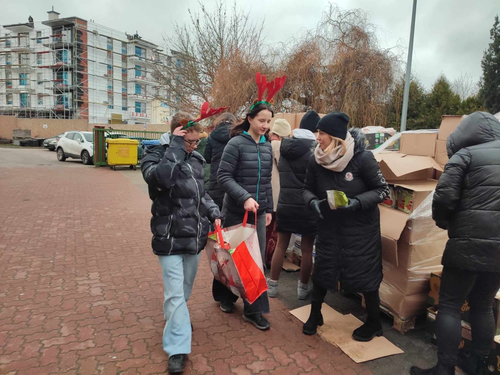 Paczki dla ubogich Stowarzyszenia Droga, fot. Hanna Kość