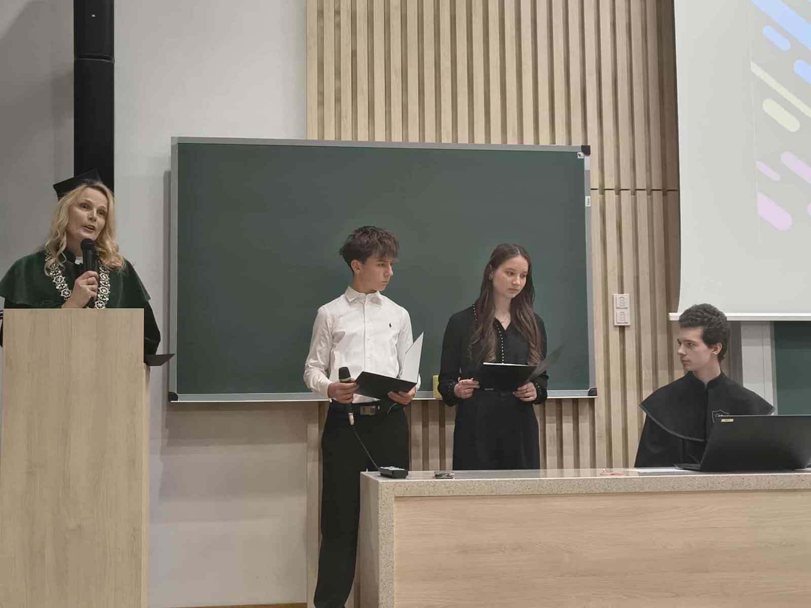Pasowanie pierwszoklasistów ALO PB, fot. Hanna Kość