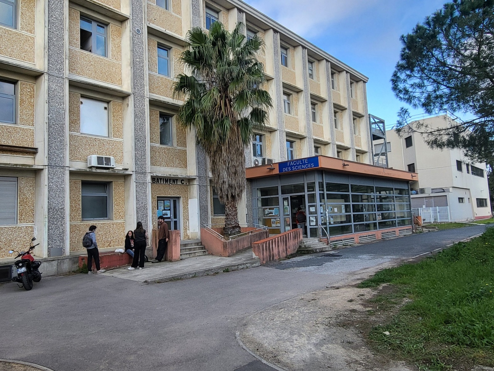 Budynek „Faculté des Sciences” – Wydziału Nauk Ścisłych Uniwersytetu w Perpignan.