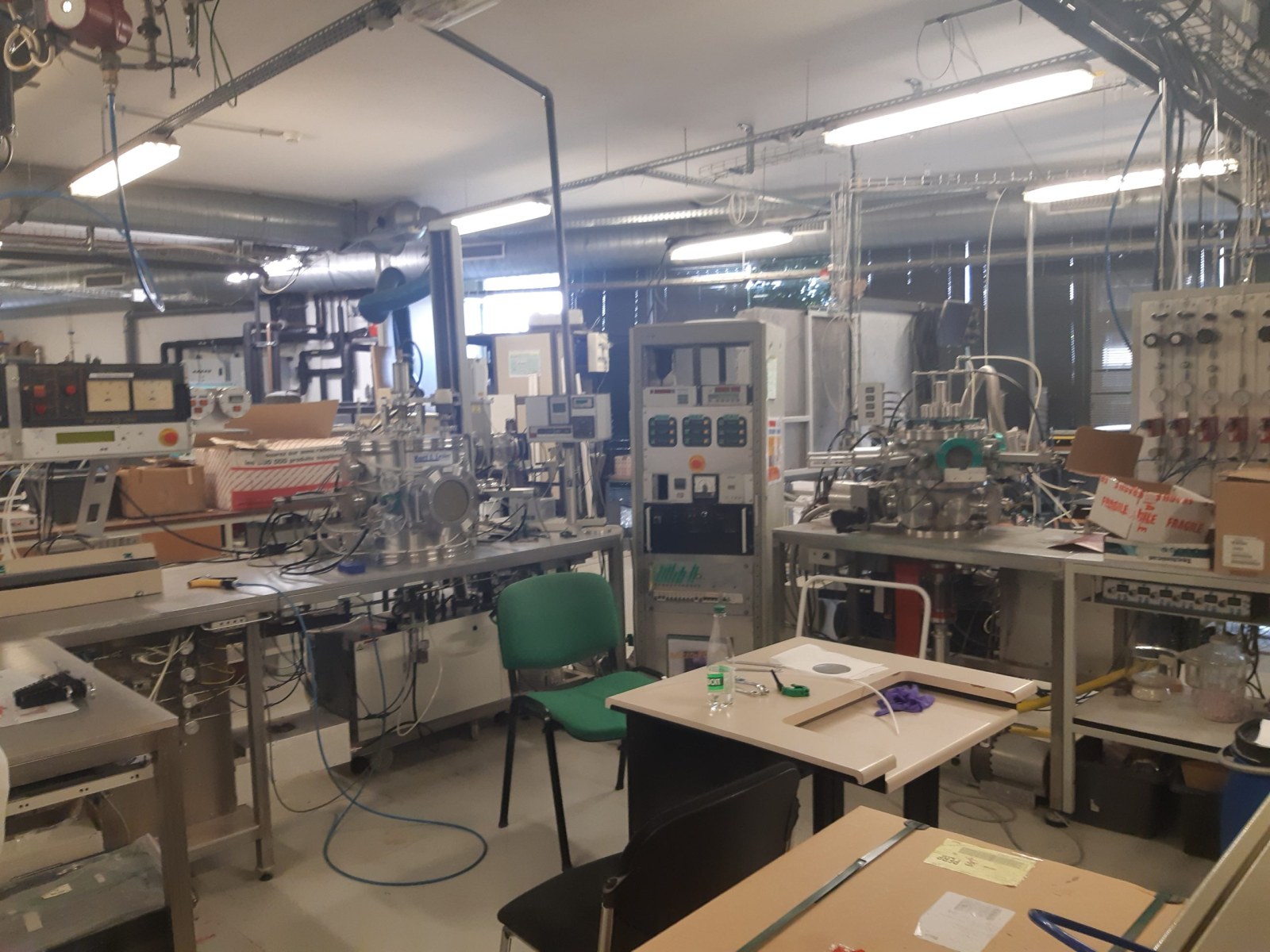 Laboratorium Wydziału Technologicznego Uniwersytetu w Perpignan, w którym prowadzone są badania materiałów do zastosowań medycznych.